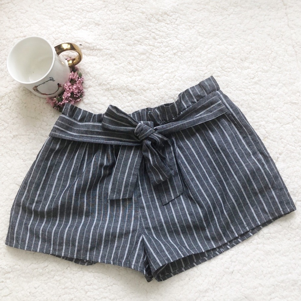 Love Tree High Waist Croquet Tie Waistband Striped Gray and White Shorts Sz M